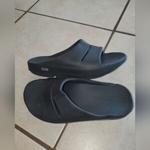 Oofos Black recovery sandals
